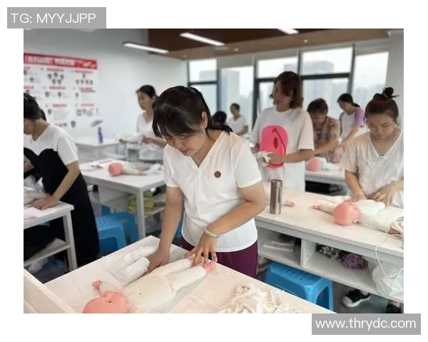 月嫂服务全攻略:从产后护理到宝宝成长,专业月嫂如何助力新生家庭 月嫂服务全攻略:从产后护理到宝宝成长,专业月嫂如何助力新生家庭