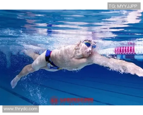 《掌握自由泳技巧全攻略，轻松提升游泳速度与技巧》